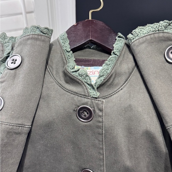🌿 Vintage Olive Green Jacket with Lace Trim – Romantic Utility Vibes! ✨ 🌿 - Picture 15 of 16